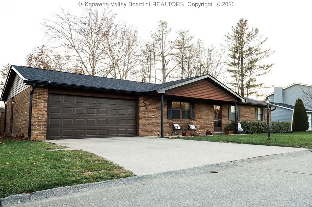 225 Sunset Drive, Hurricane, WV 25526