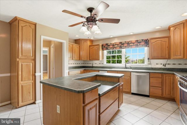 300 TAVISTOCK DR, Winchester, VA 22602