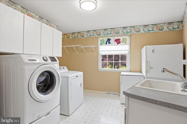 300 TAVISTOCK DR, Winchester, VA 22602