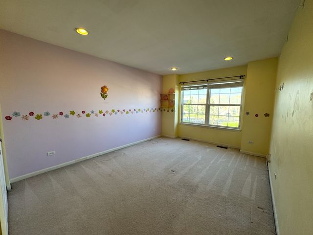 39302 N Queensbury Lane, Beach Park, IL 60083