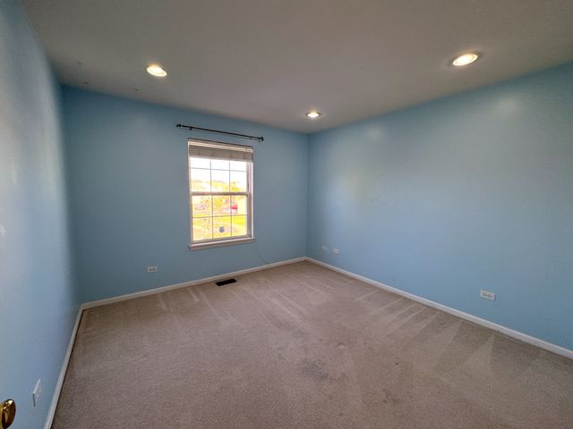 39302 N Queensbury Lane, Beach Park, IL 60083