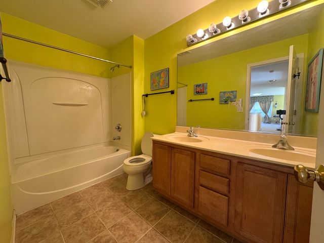 39302 N Queensbury Lane, Beach Park, IL 60083