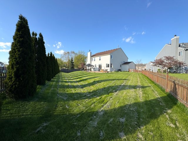 39302 N Queensbury Lane, Beach Park, IL 60083