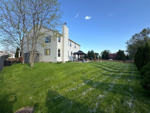 39302 N Queensbury Lane, Beach Park, IL 60083