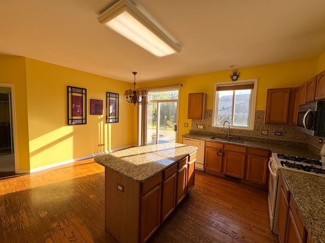 39302 N Queensbury Lane, Beach Park, IL 60083