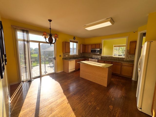 39302 N Queensbury Lane, Beach Park, IL 60083