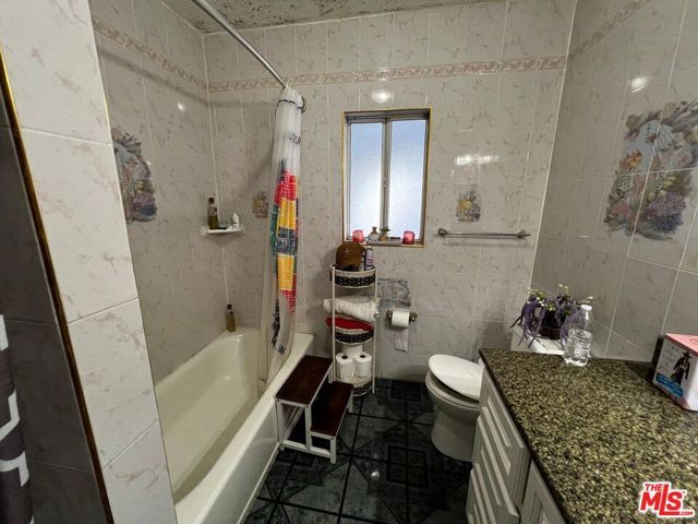 668 E 113th Street, Los Angeles, CA 90059