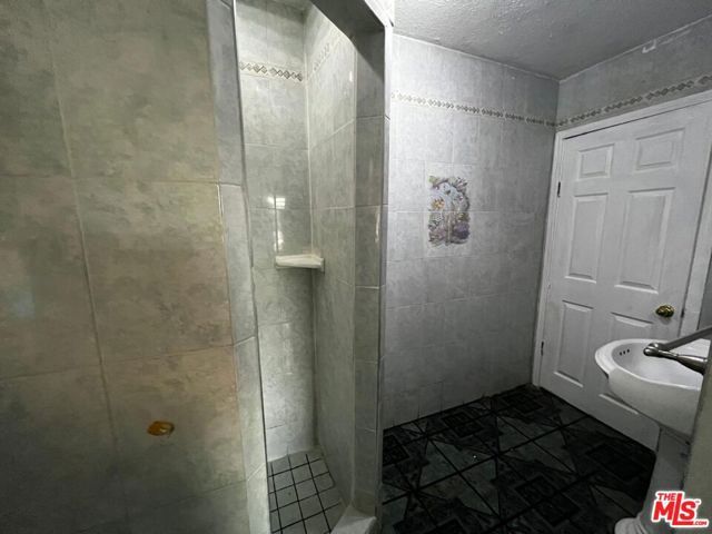 668 E 113th Street, Los Angeles, CA 90059