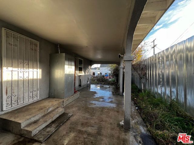 668 E 113th Street, Los Angeles, CA 90059