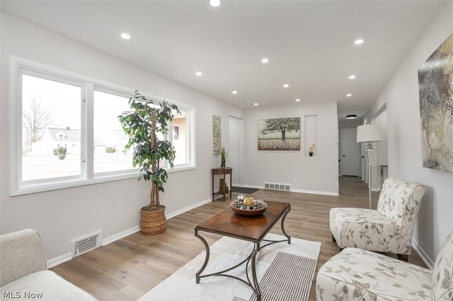 5301 Mardale Avenue, Bedford Heights, OH 44146