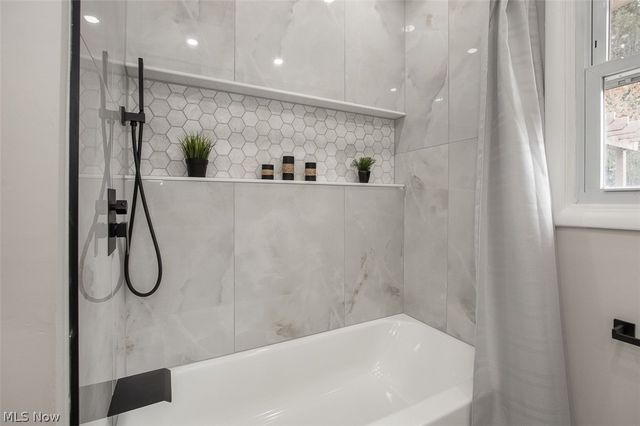 5301 Mardale Avenue, Bedford Heights, OH 44146