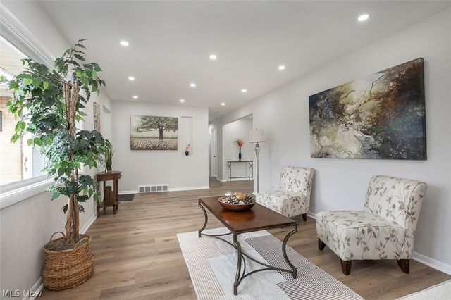 5301 Mardale Avenue, Bedford Heights, OH 44146