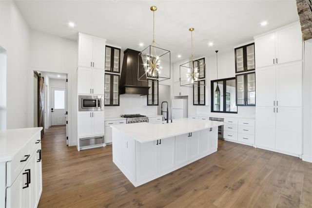 23937 Oscar RD, Spicewood, TX 78669