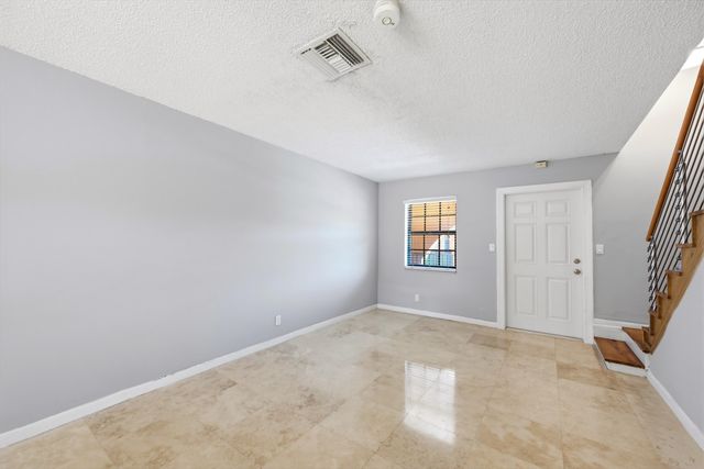 905 NE 28th Street 206, Wilton Manors, FL 33334