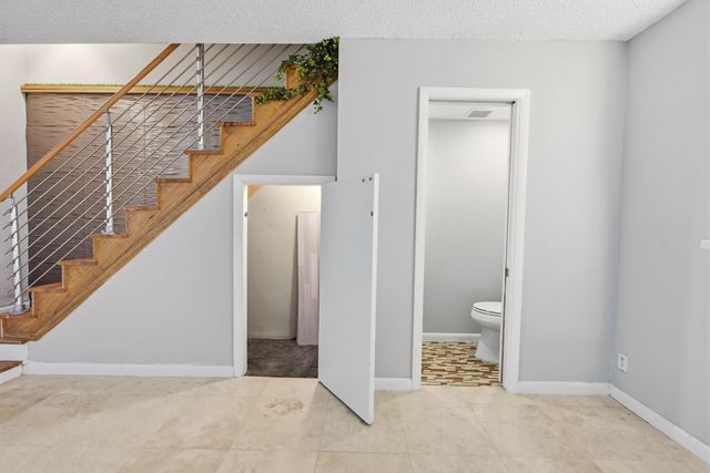 905 NE 28th Street 206, Wilton Manors, FL 33334