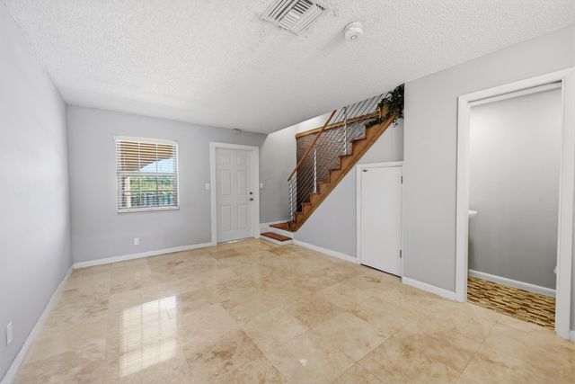 905 NE 28th Street 206, Wilton Manors, FL 33334