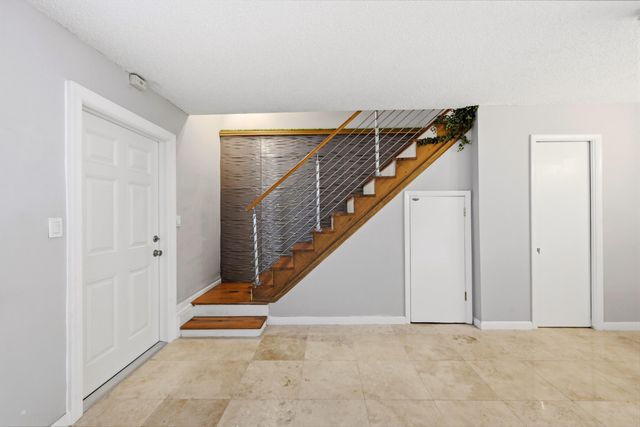 905 NE 28th Street 206, Wilton Manors, FL 33334
