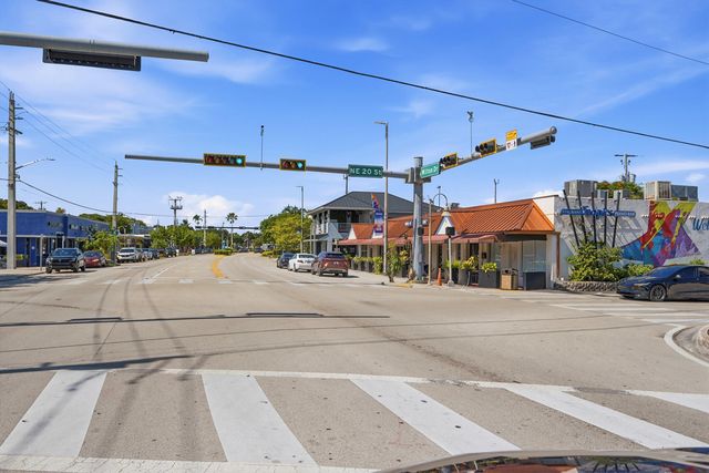 905 NE 28th Street 206, Wilton Manors, FL 33334
