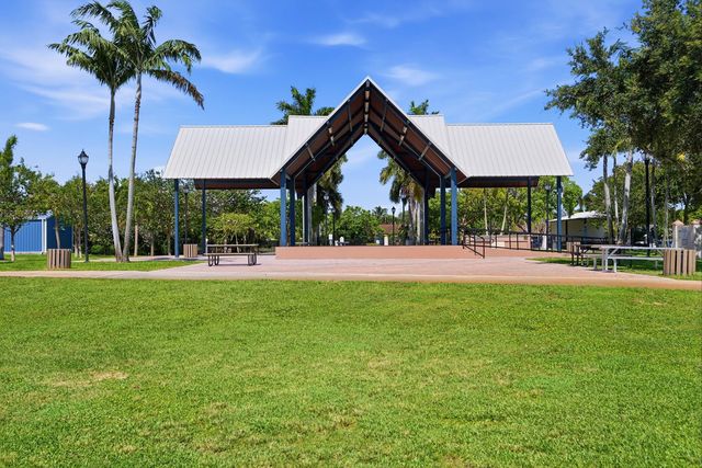 905 NE 28th Street 206, Wilton Manors, FL 33334