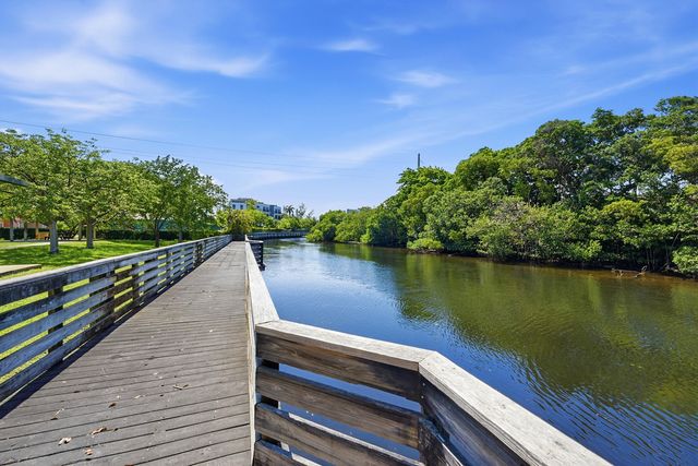 905 NE 28th Street 206, Wilton Manors, FL 33334