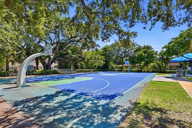 905 NE 28th Street 206, Wilton Manors, FL 33334