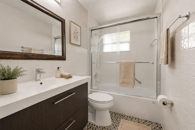 905 NE 28th Street 206, Wilton Manors, FL 33334