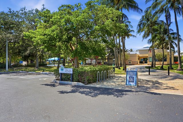 905 NE 28th Street 206, Wilton Manors, FL 33334