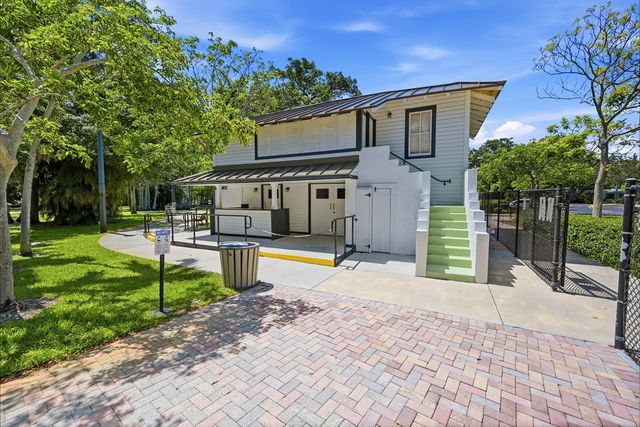 905 NE 28th Street 206, Wilton Manors, FL 33334