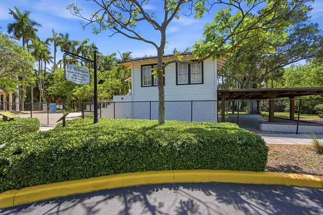 905 NE 28th Street 206, Wilton Manors, FL 33334