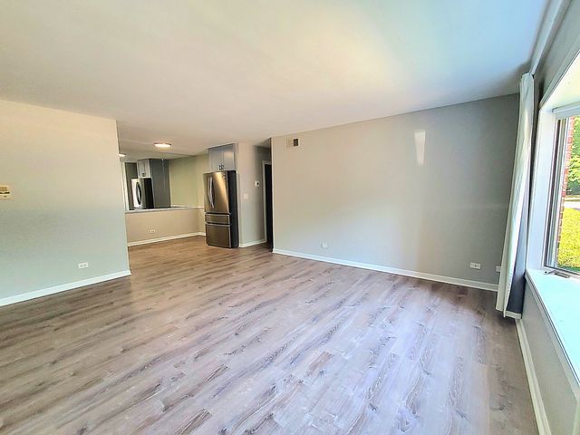 1503 N Milwaukee Avenue 2B, Libertyville, IL 60048