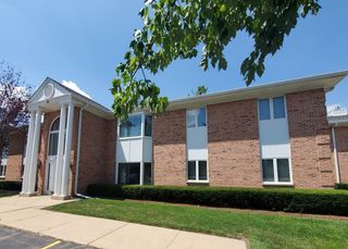 1503 N Milwaukee Avenue 2B, Libertyville, IL 60048