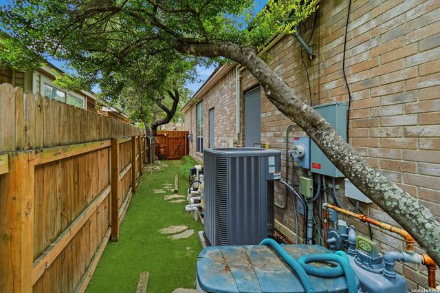 1246 Reawick Dr, San Antonio, TX 78253