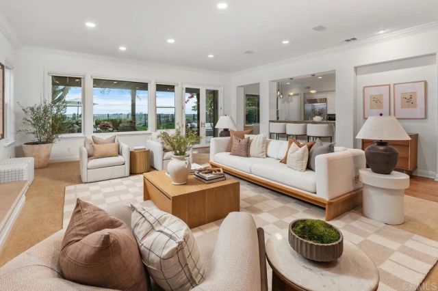 7971 Paseo Esmerado, Carlsbad, CA 92009