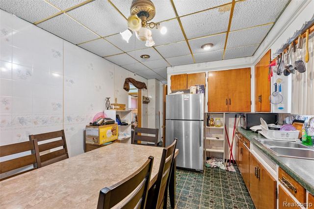 5003 Maple Street, Dearborn, MI 48126