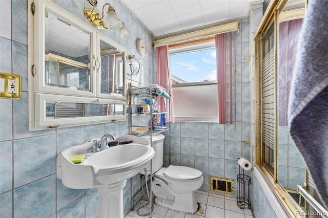 5003 Maple Street, Dearborn, MI 48126