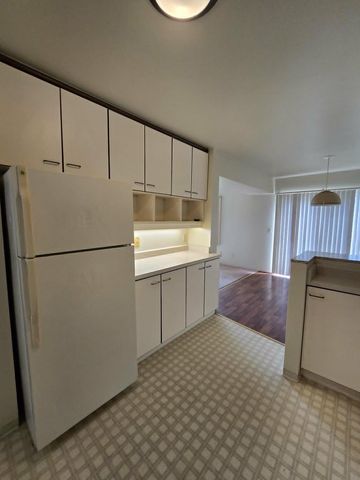 722 N HAWTHORNE DRIVE, Appleton, WI 54915