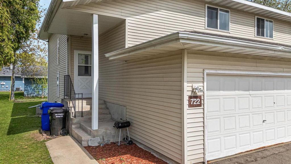 722 N HAWTHORNE DRIVE, Appleton, WI 54915