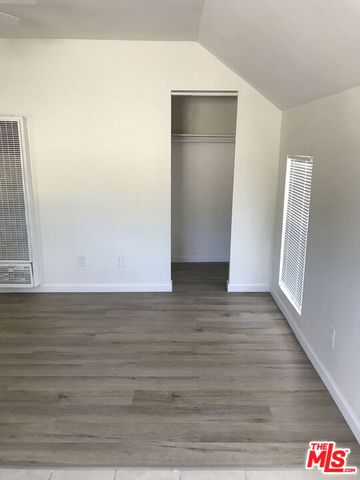 1060 E 6th Street, Long Beach, CA 90802