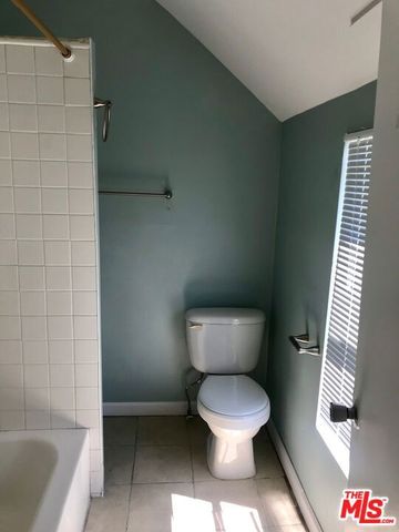 1060 E 6th Street, Long Beach, CA 90802