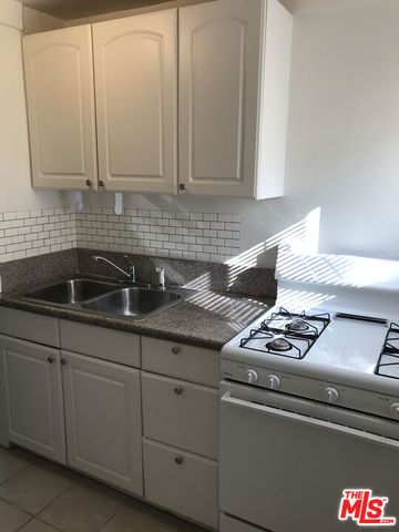 1060 E 6th Street, Long Beach, CA 90802