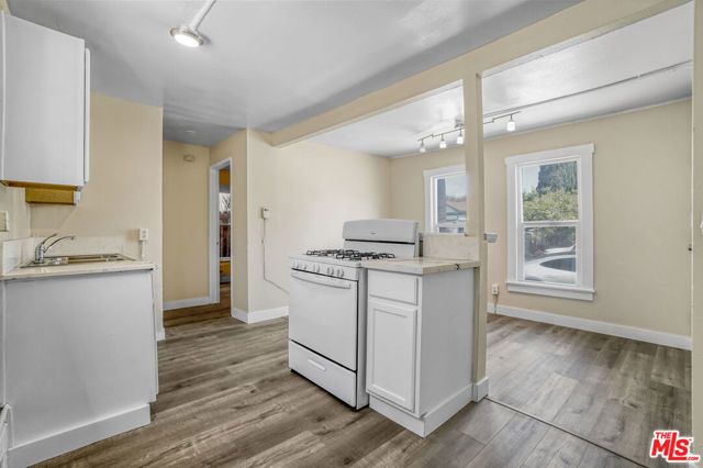 1060 E 6th Street, Long Beach, CA 90802