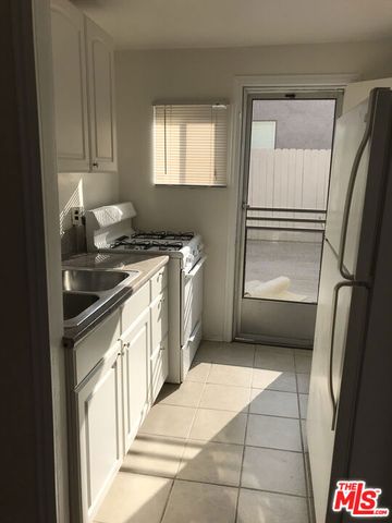 1060 E 6th Street, Long Beach, CA 90802