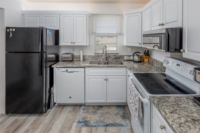 7405 BAY ISLAND DRIVE S 321, South Pasadena, FL 33707