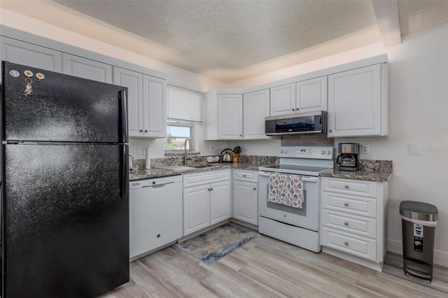 7405 BAY ISLAND DRIVE S 321, South Pasadena, FL 33707