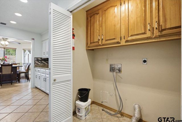 303 Linda Ln, Lindale, TX 75771