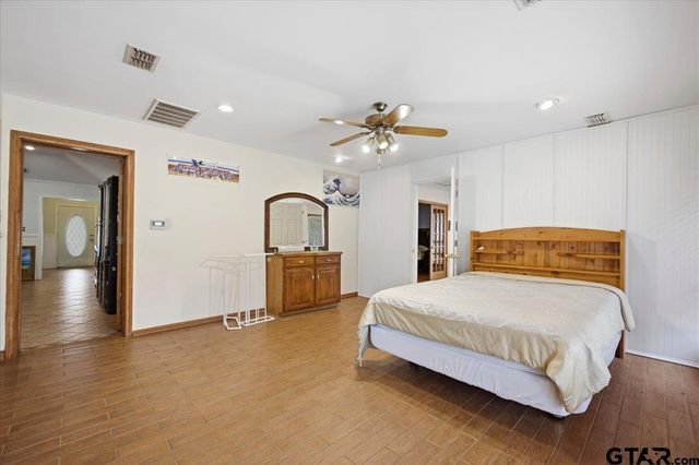 303 Linda Ln, Lindale, TX 75771