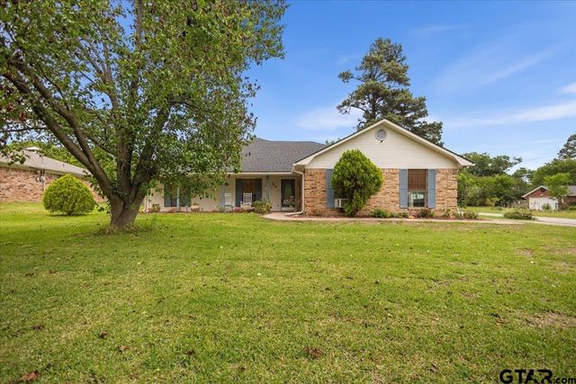 303 Linda Ln, Lindale, TX 75771