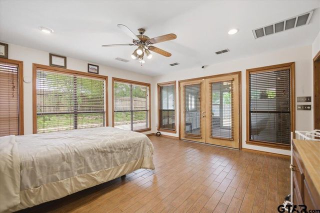 303 Linda Ln, Lindale, TX 75771
