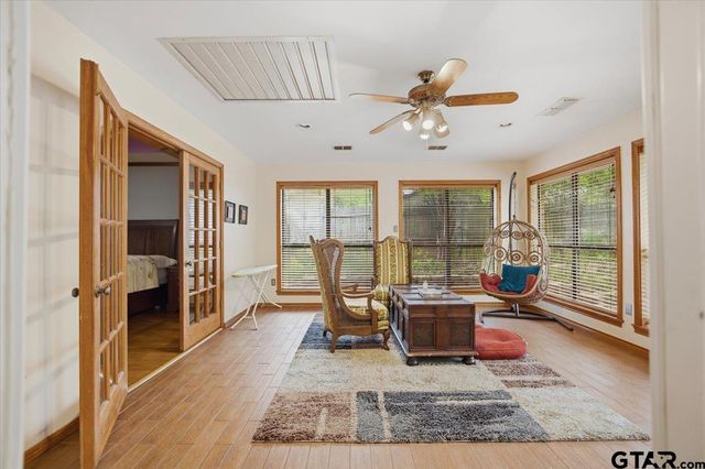 303 Linda Ln, Lindale, TX 75771