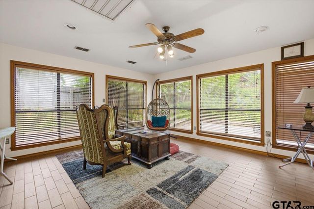 303 Linda Ln, Lindale, TX 75771